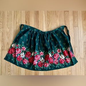 Vintage Poinsettia / Christmas apron like new